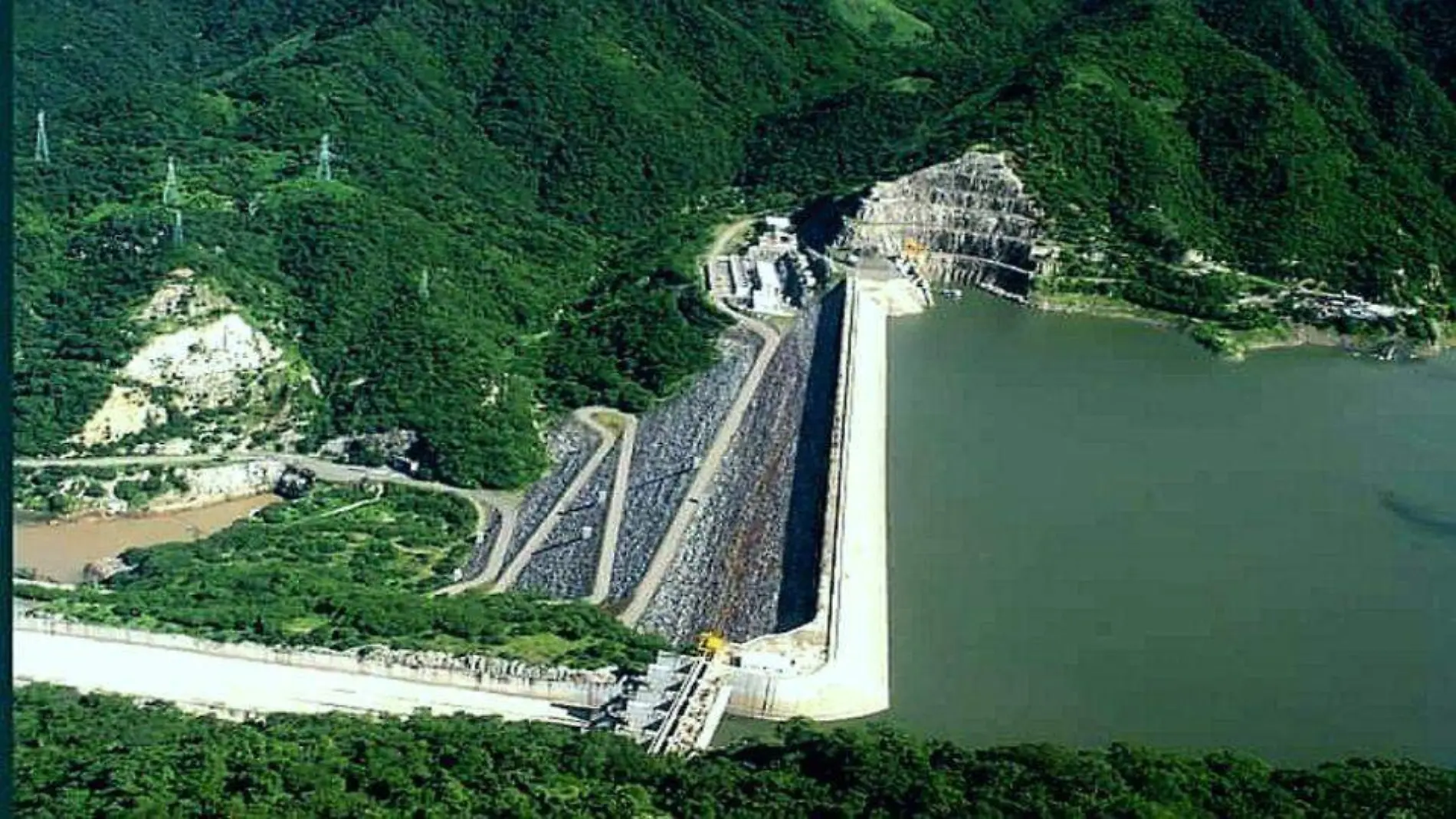 Presa Aguamilpa Nayarit